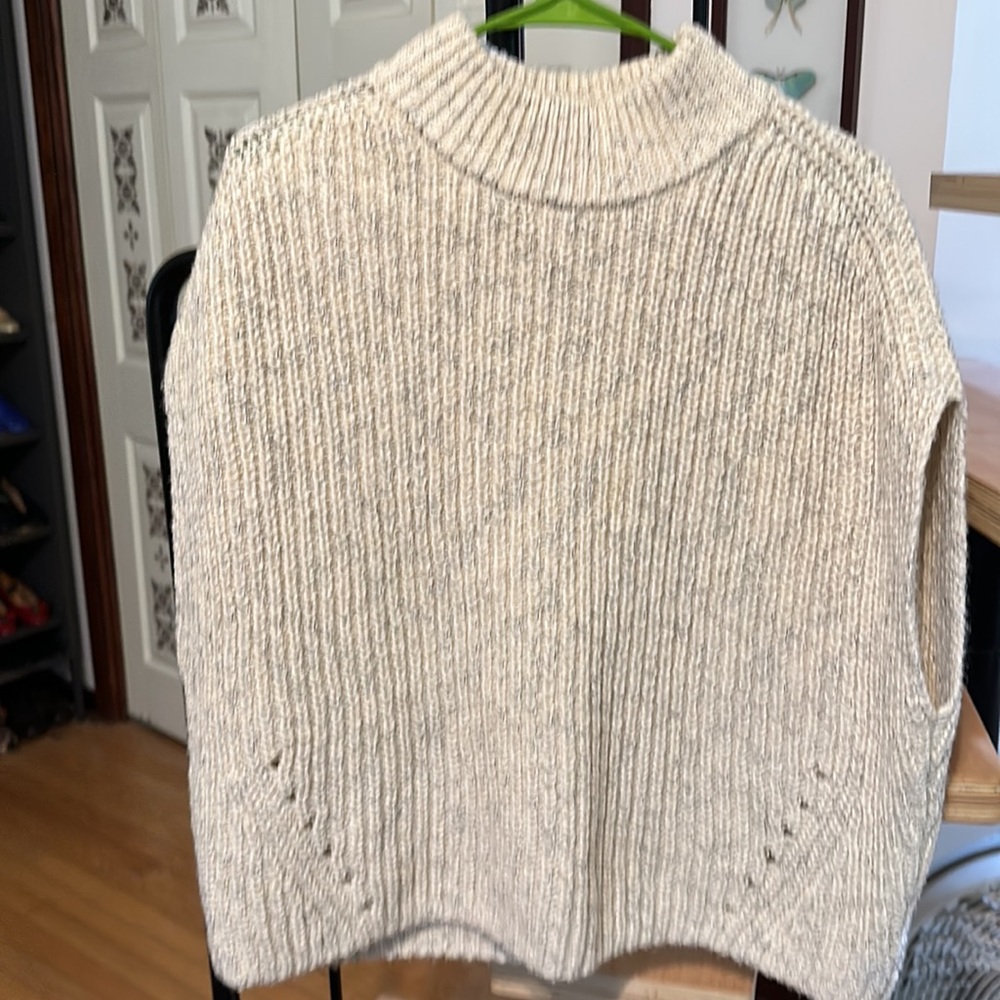 Cropped thick sweater vest GAP size large #0125